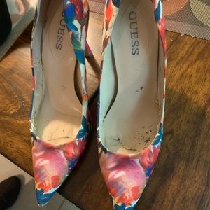 Very cute floral guess heels
